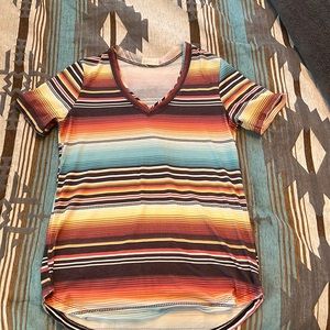 Women’s serape v neck tee size Medium